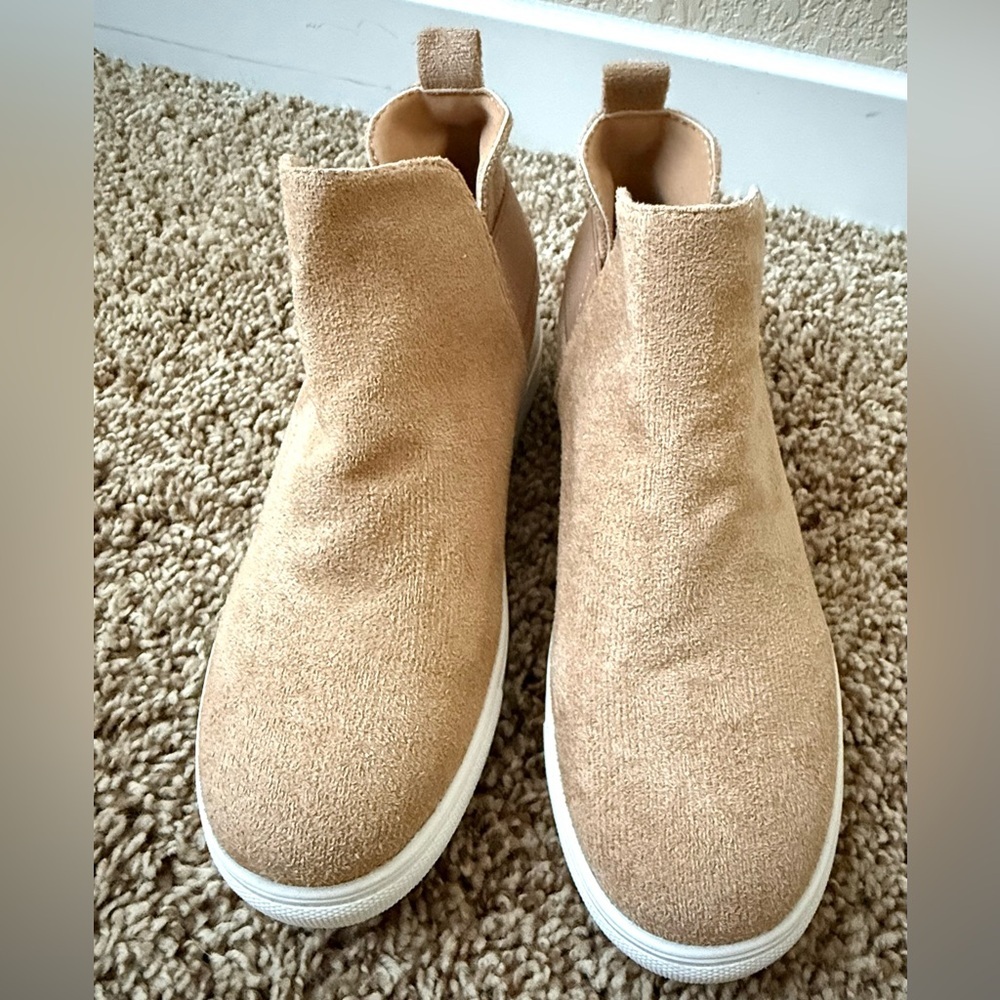 Lightweight Slip-On Ankle Boots | Neutral Tan | Women’s Size 7 - Picture 2 of 7